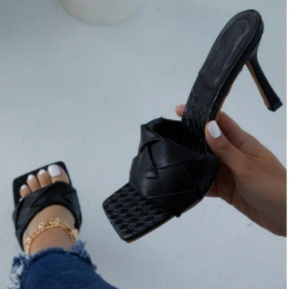!! EXCLUSIVE !! Square Toe Braided Mule in Black - Picture 12 of 12